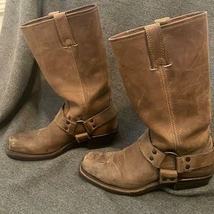 Frye harness boots in brown womens size 6.5 GUC